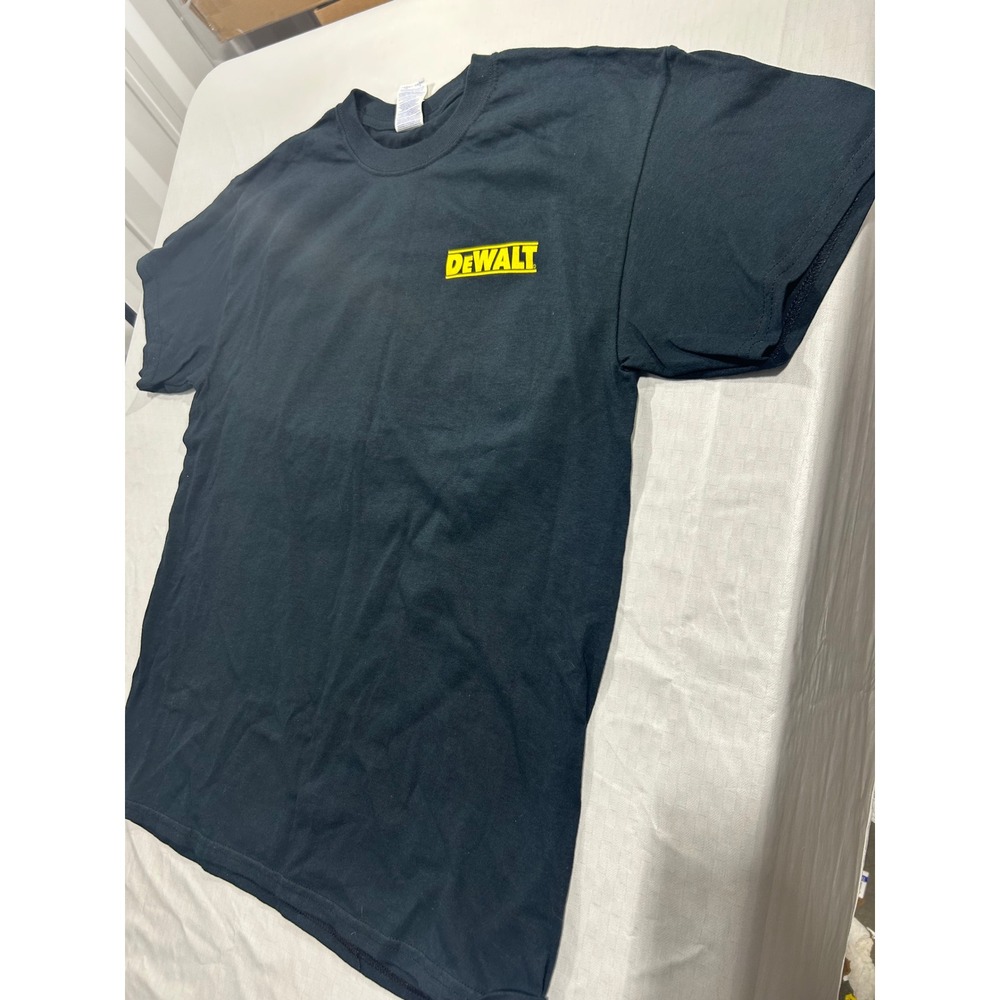 DeWalt Graphic T-Shirt Mens Medium Black Gildan Short Sleeve Made‎ in USA Logo
